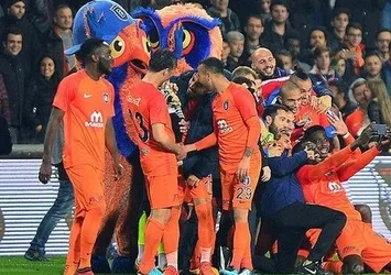 Başakşehir galibiyeti primle kutluyor