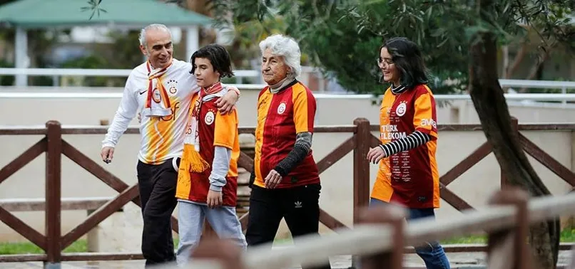80 yaşındaki Gönül Sönmez'in futbol aşkı
