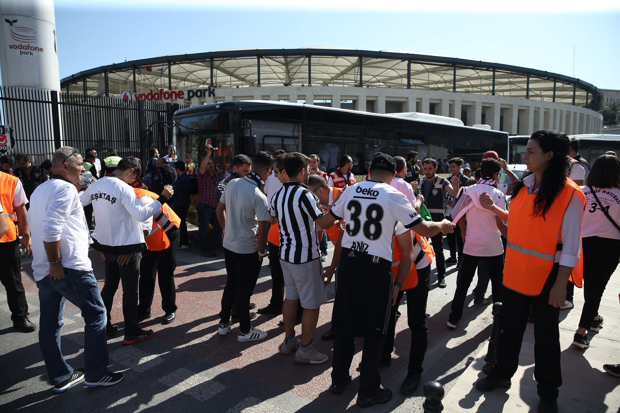 Kadıköy’de beyaz tribün!