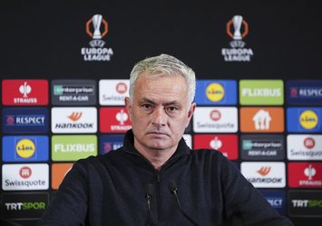 Mourinho saç traşı yaptı! İşte o anlar