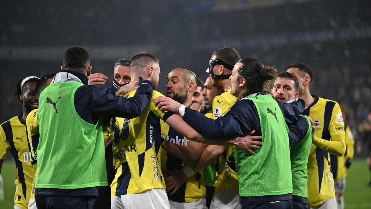 Mourinho biletlerini kesti! Fenerbahçe'de 12 ayrılık birden Mourinho biletlerini kesti! Fenerbahçe'de 12 ayrılık birden