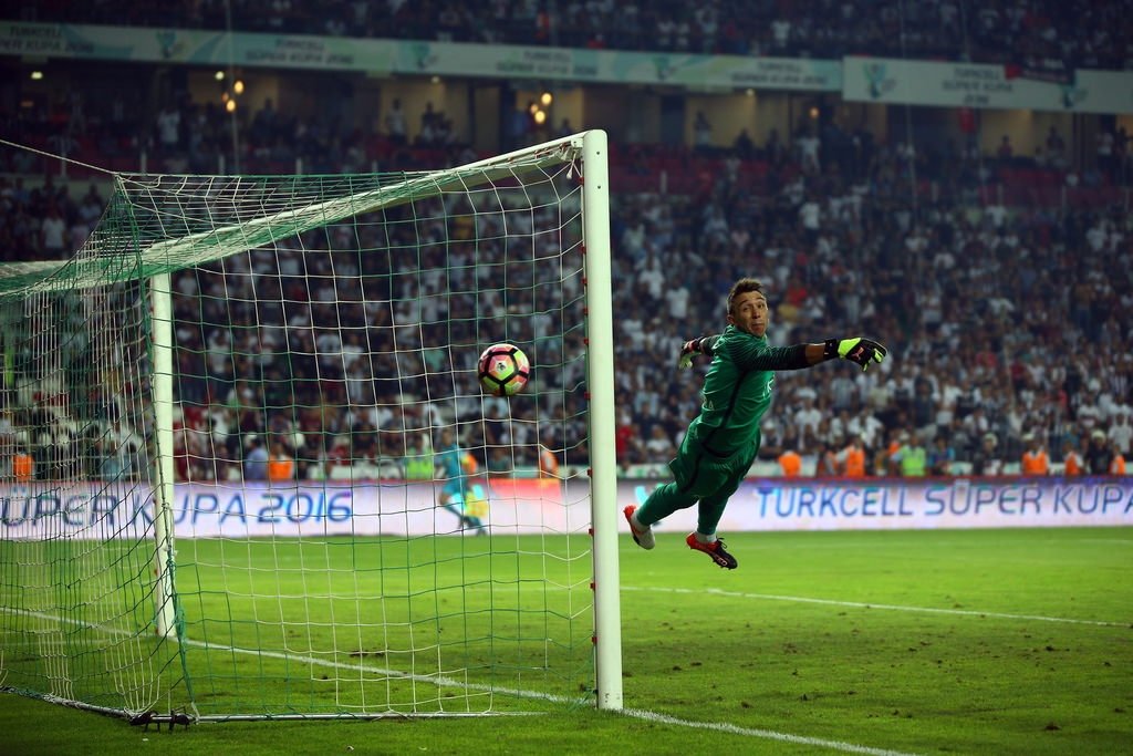 Muslera çalım attı taraftar çıldırdı