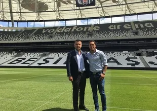 Adriano'dan Galatasaray'a gönderme!