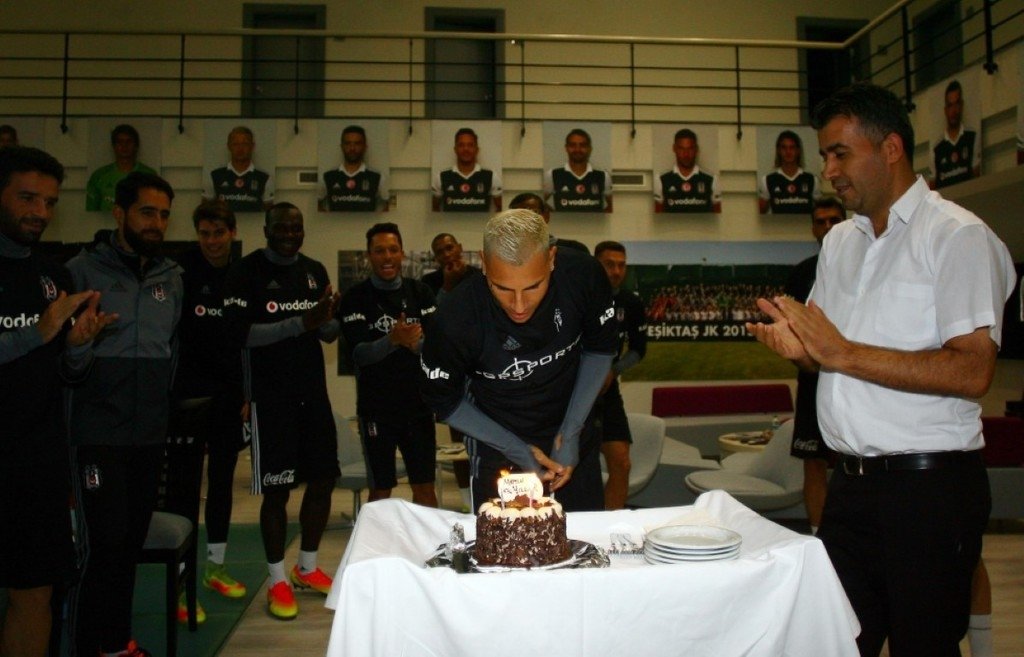 Quaresma doğum gününü takım arkadaşlarıyla kutladı