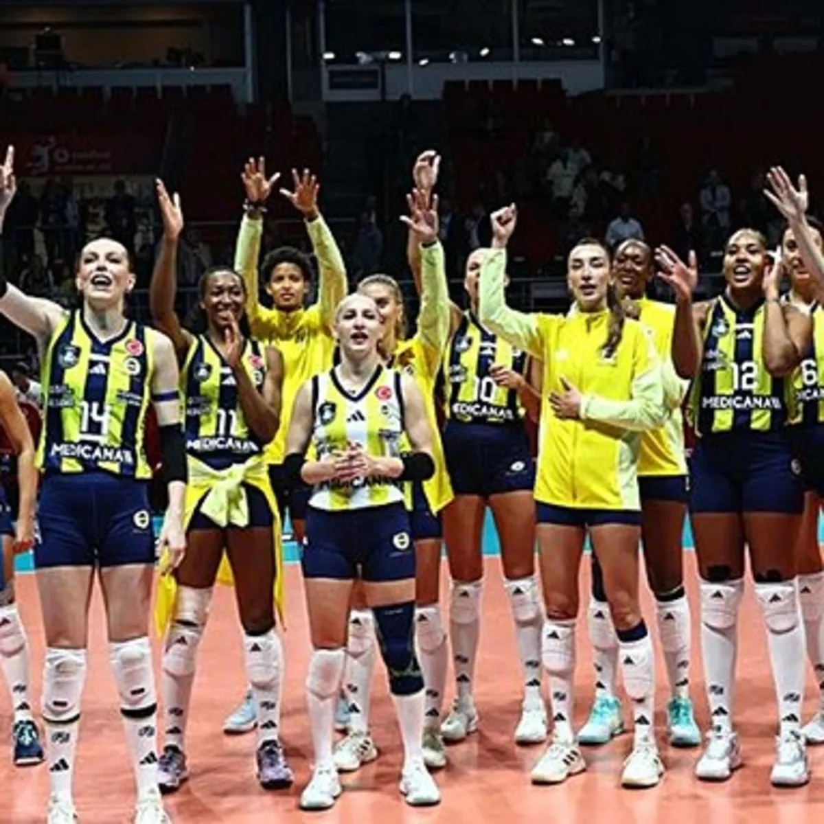 Fenerbahçe Medicana, Eczacıbaşı Peron karşısında geri döndü!