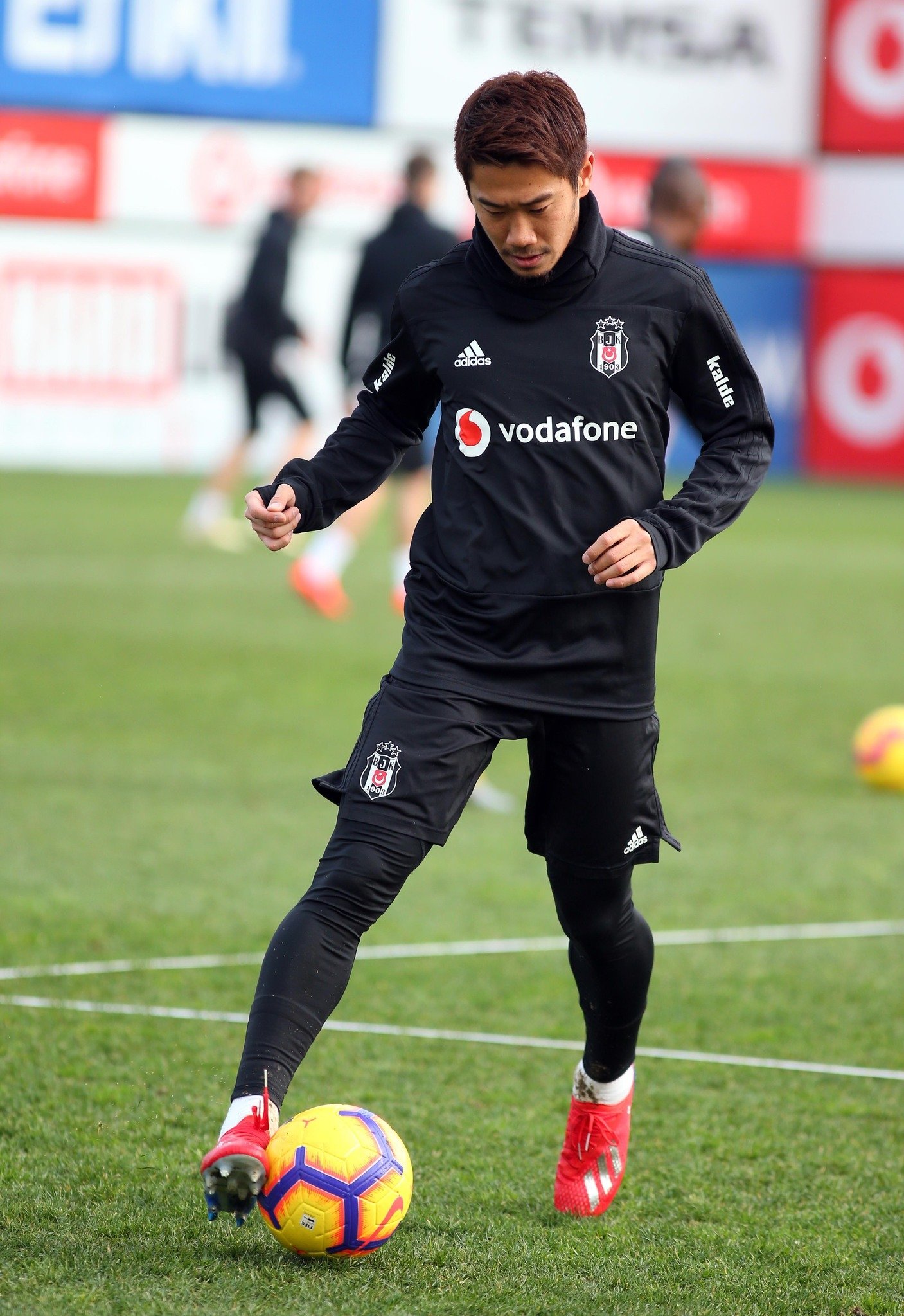 Kagawa ilk antrenmanına çıktı