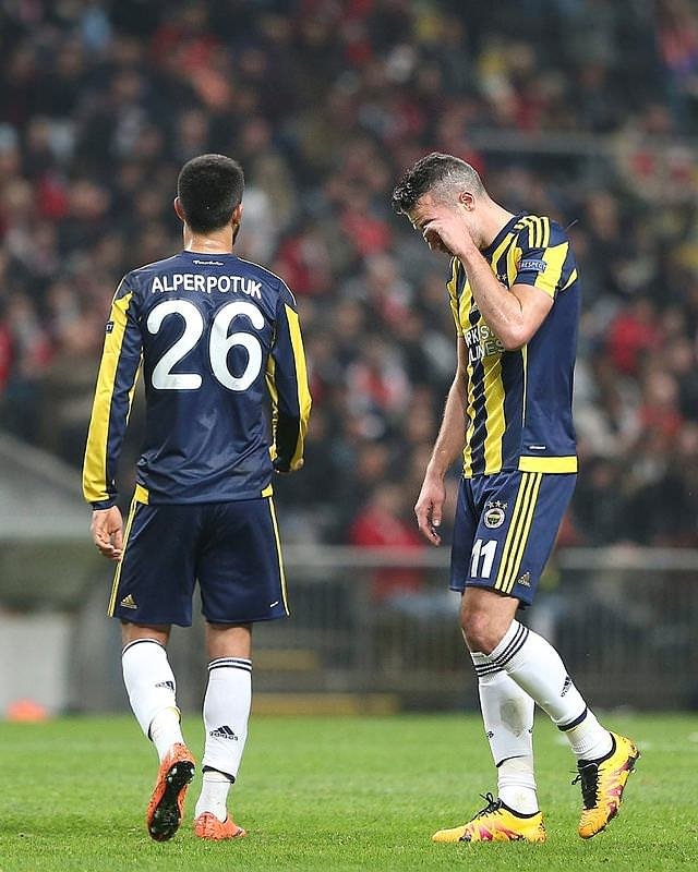 Van Persie isyan ettirdi