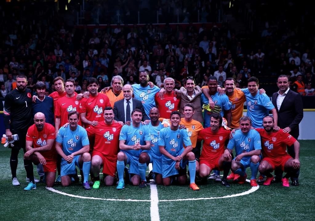 Futbolun yıldızları Darülaceze için oynadı