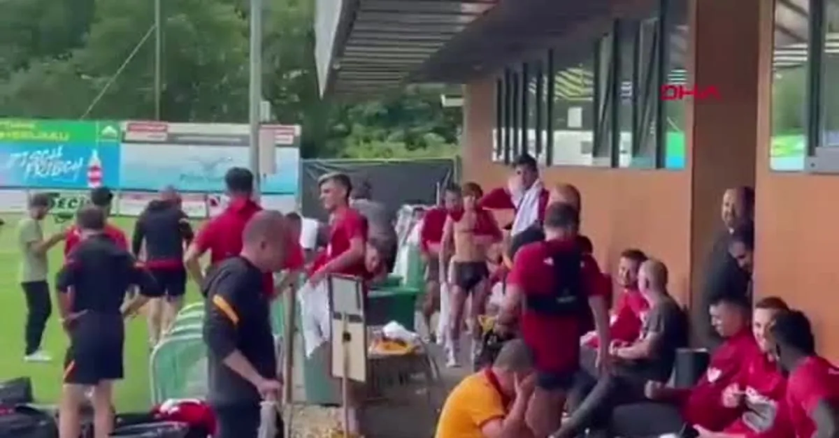 G.Saraylı futbolcular Müslüm Gürses dinledi!