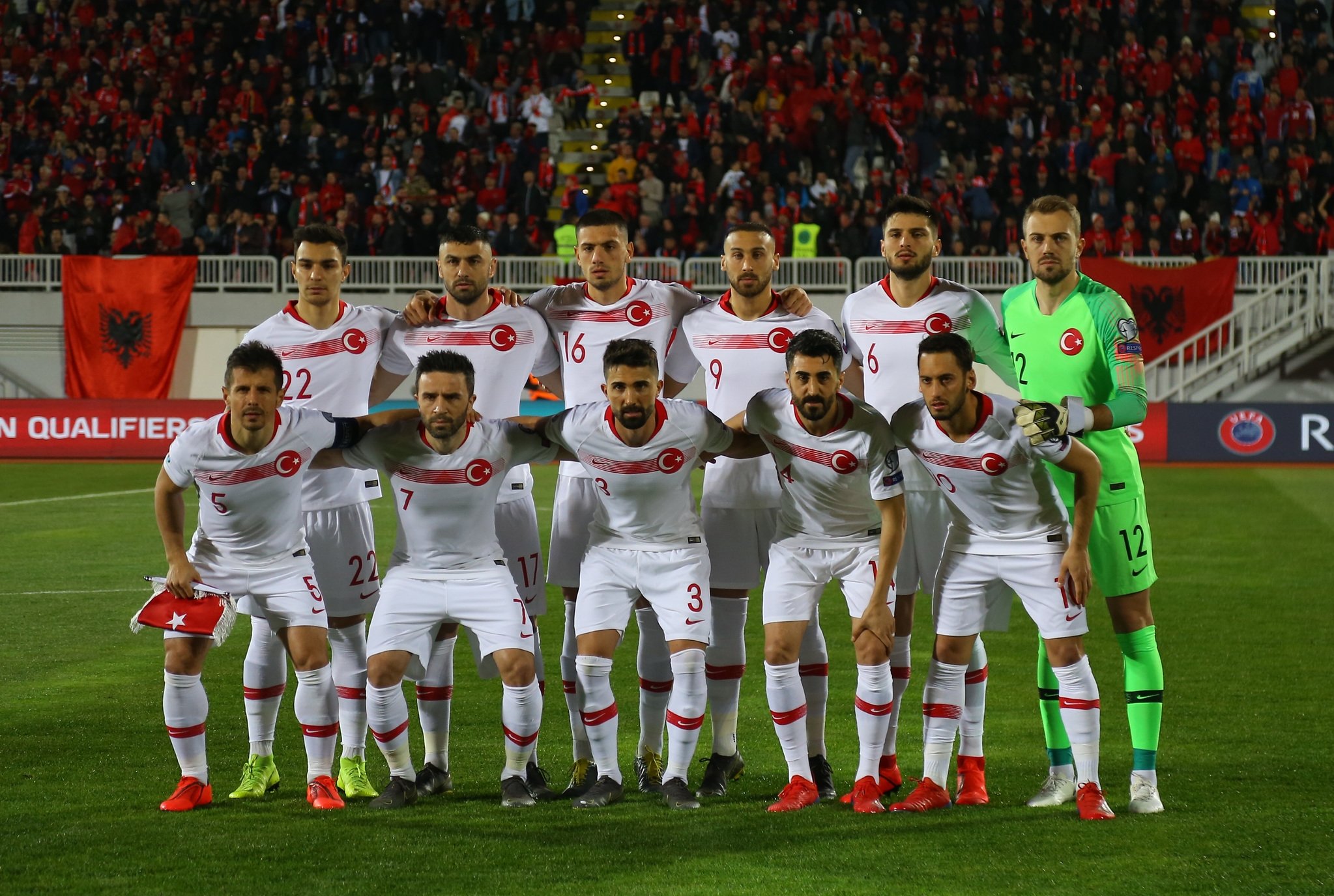 Arnavutluk - Türkiye maçında dikkat çeken kare! Görenleri büyüledi...