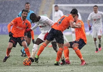 Başakşehir evinde Sivas'a takıldı!