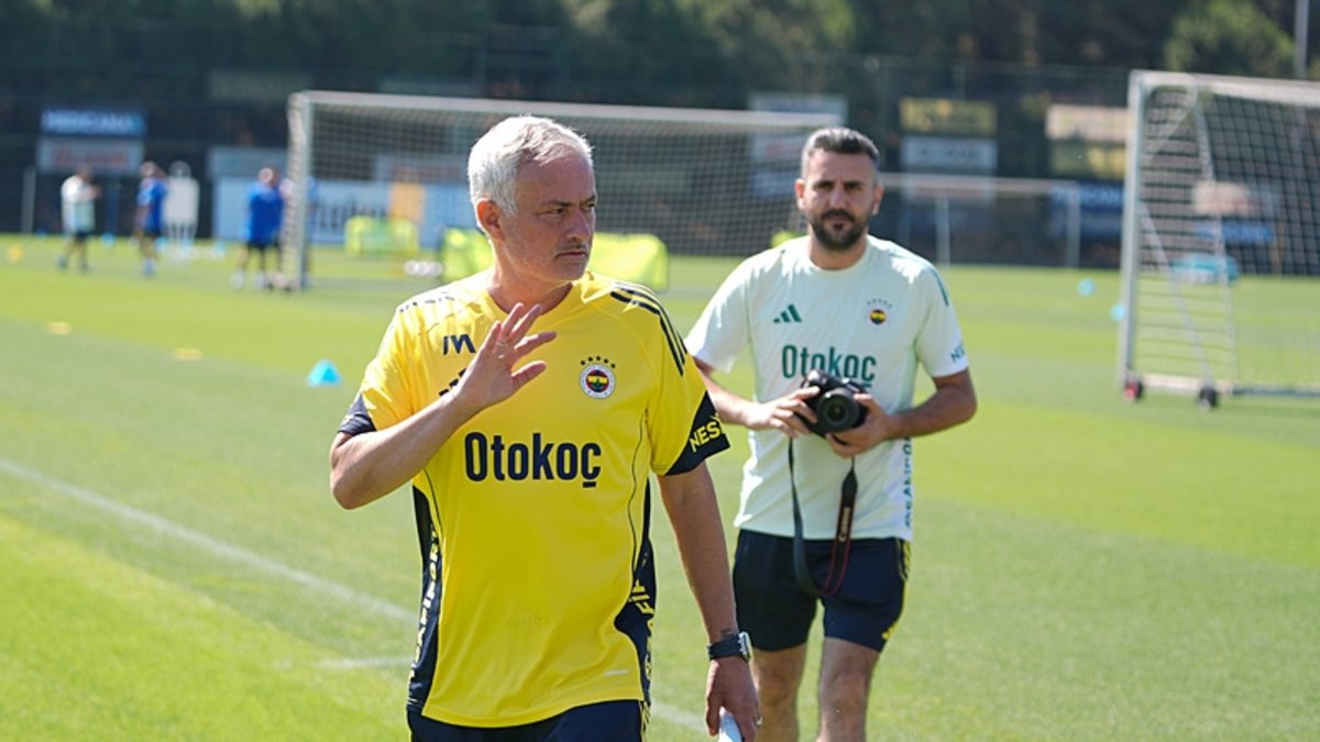 TRANSFER HABERİ: Fenerbahçe'de ayrılık! Kampa götürülmemişti TRANSFER HABERİ: Fenerbahçe'de ayrılık! Kampa götürülmemişti