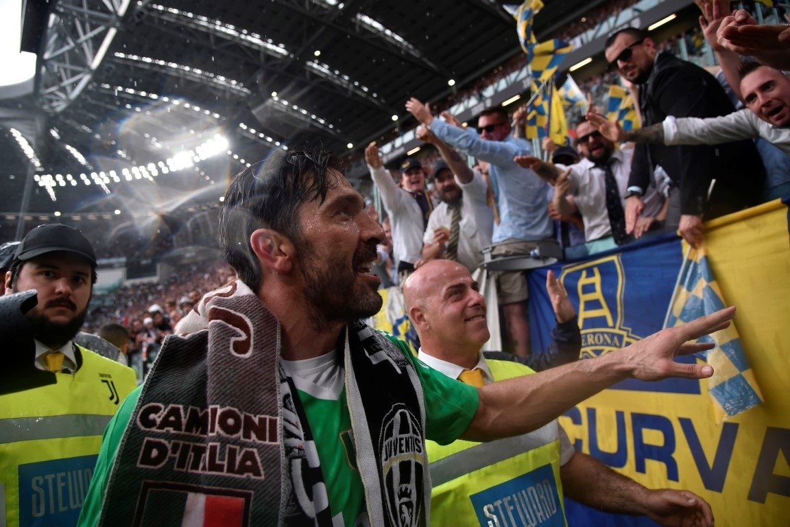 Buffon, gözyaşları içinde Juventus kariyerini noktaladı