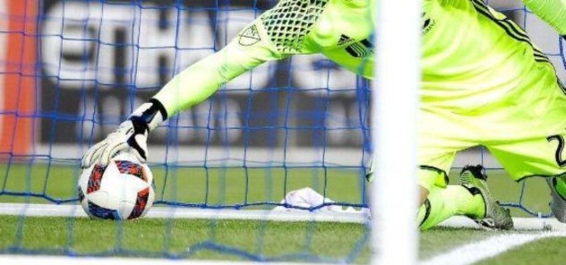 kendi kalesine hat trick yapti ozur