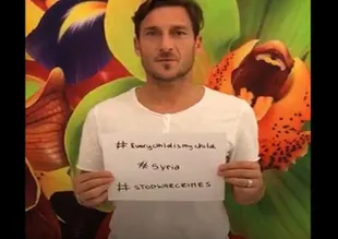 Totti'den Suriyeli çocuklar için anlamlı mesaj