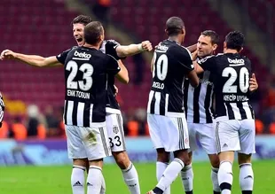 G.Saray taraftarı Beşiktaş'ı alkışladı