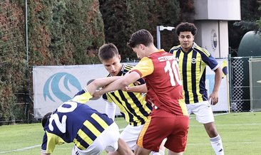 U19 derbisinde saha bir anda karıştı