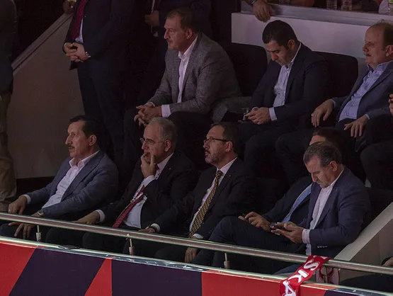 Bakan Kasapoğlu'ndan milli voleybolculara tebrik - 1