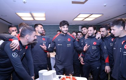 A Milli Futbol Takımı’nın yıldız isimlerinden Ozan Kabak’ın doğum günü kutlandı