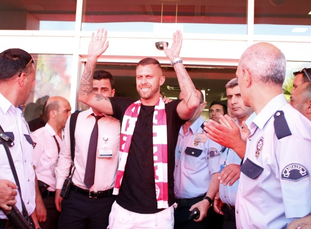 Antalyaspor’da Menez’e coşkulu karşılama