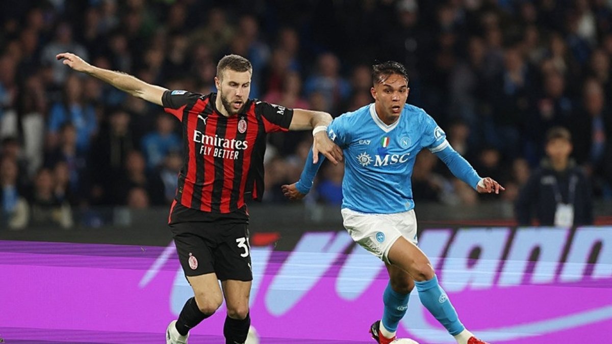 Napoli evinde Milan'ı tek golle devirdi!