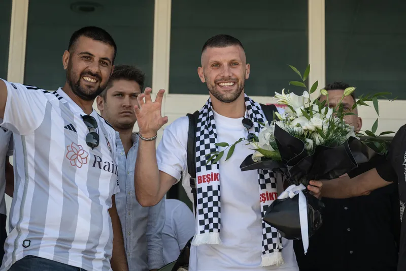 Beşiktaş Ante Rebic'i KAP'a bildirdi - 1