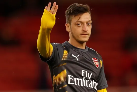 Mesut Özil, Fenerbahçe'yi açıkladı