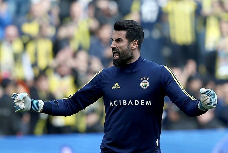 Fenerbahçe’de kriz! Volkan Demirel yöneticiyle tartıştı!