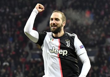 Gonzalo Higuain sürprizi