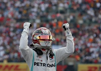 Formula 1'de şampiyon Lewis Hamilton!