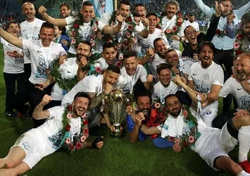 Çaykur Rizespor şampiyonluk kupasını aldı