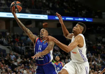 A. Efes Madrid'de kayıp!