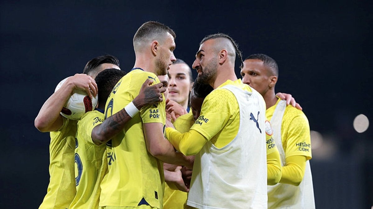 VavaCars Fatih Karagümrük 1-2 Fenerbahçe (MAÇ SONUCU-ÖZET) F.Bahçe geriden gelerek kazandı!