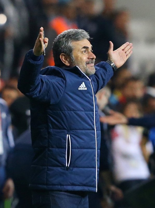 Aykut Kocaman Ersun Yanal’ı solladı