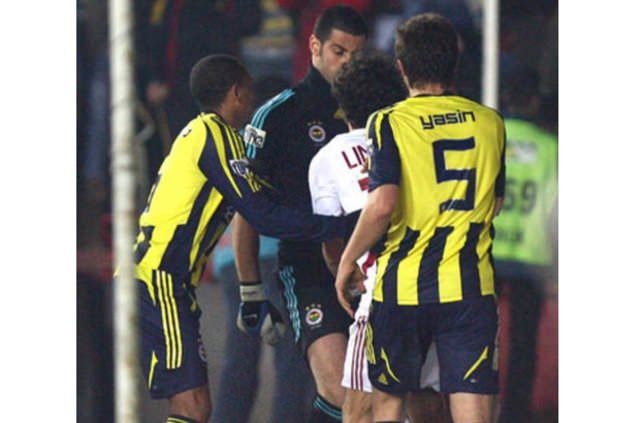 İşte unutulmaz Galatasaray - Fenerbahçe derbileri