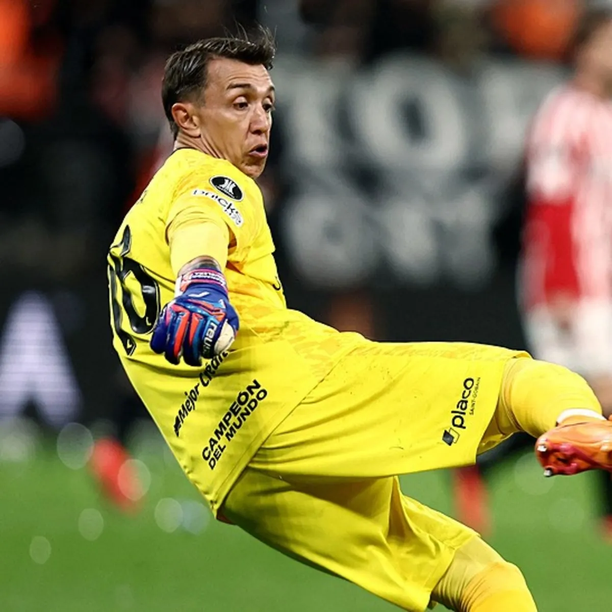 Arjantin'de Rosario Central - Estudiantes maçında olaylar çıktı
