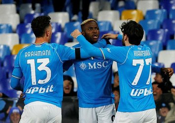 Napoli yıldızlarıyla kazandı!