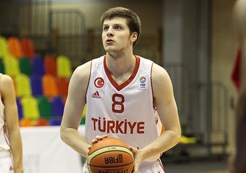 Milli basketbolcu 1,5 ay yok