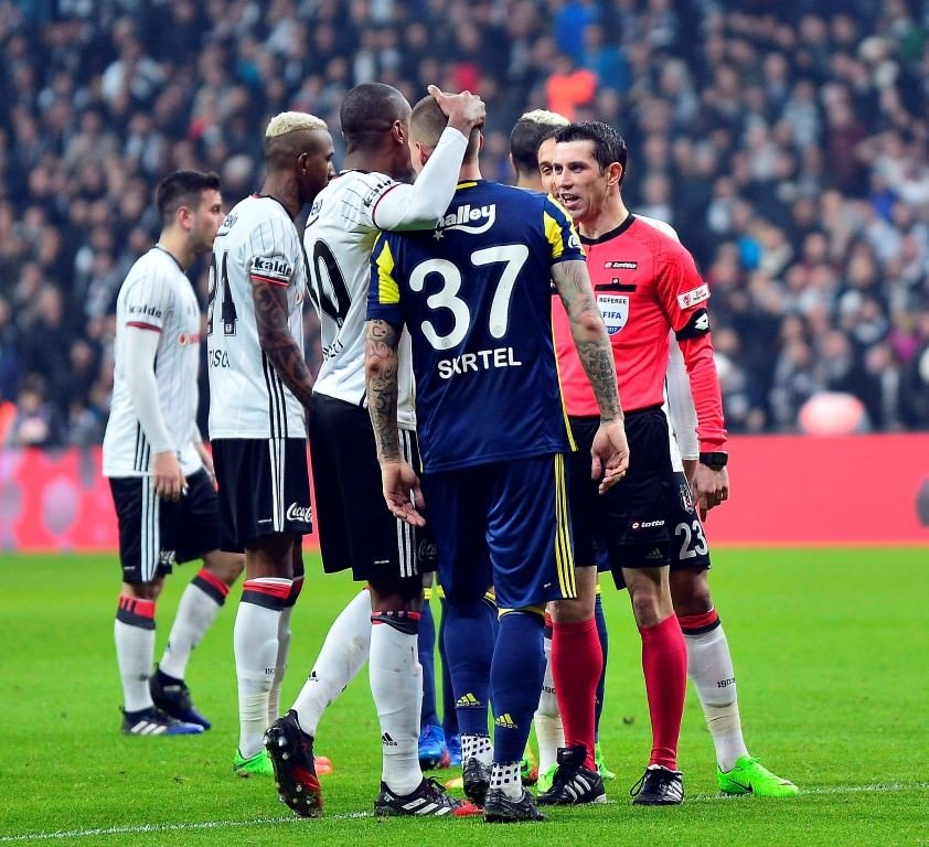 Beşiktaş-Fenerbahçe karşılaşmasından kareler
