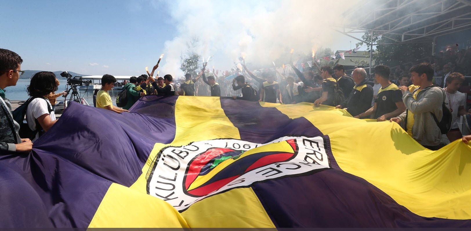 Fenerbahçe Kürek Takımı’ndan Galatasaray’a ’Nerede Kalmıştık?’ göndermesi