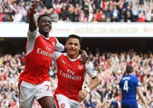 Arsenal, Manchester United'ı devirdi