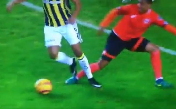 Süper Lig’e hakem hataları damga vurdu