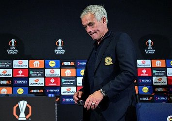 Mourinho İngiliz basınında manşetlerde! "Sahayı terkemesi..."