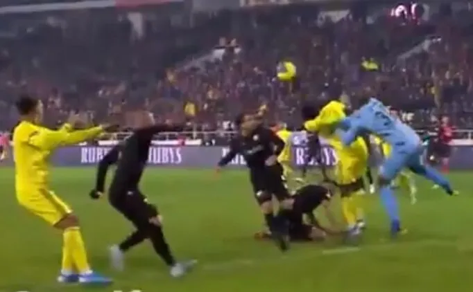 Yeni Malatyaspor - Fenerbahçe maçının ilk yarısına damga vuran tartışmalı pozisyon - 1