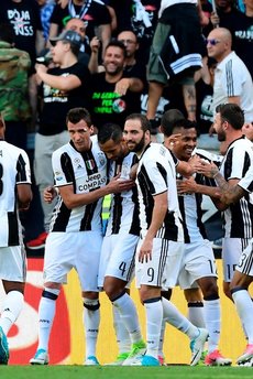 Juventus tarihe geçti