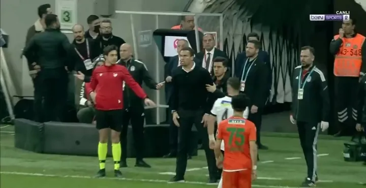 Beşiktaş Teknik Direktörü Valerien Ismael Alanyaspor maçında çılgına döndü! Kart çıktı - 3