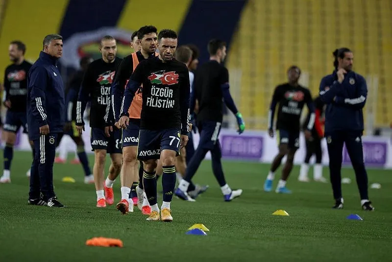 Fenerbahçe-Sivasspor maçında "Özgür Filistin" mesajı! - 1