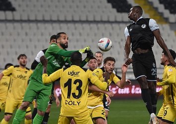 İstanbulspor tek attı 3 aldı!