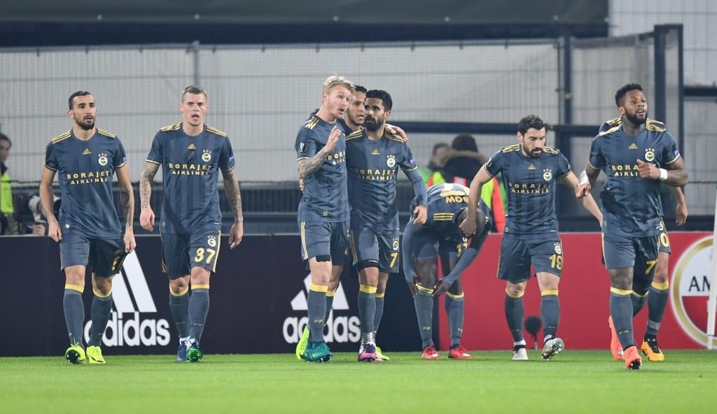 Feyenoord - Fenerbahçe mücadelesinden kareler