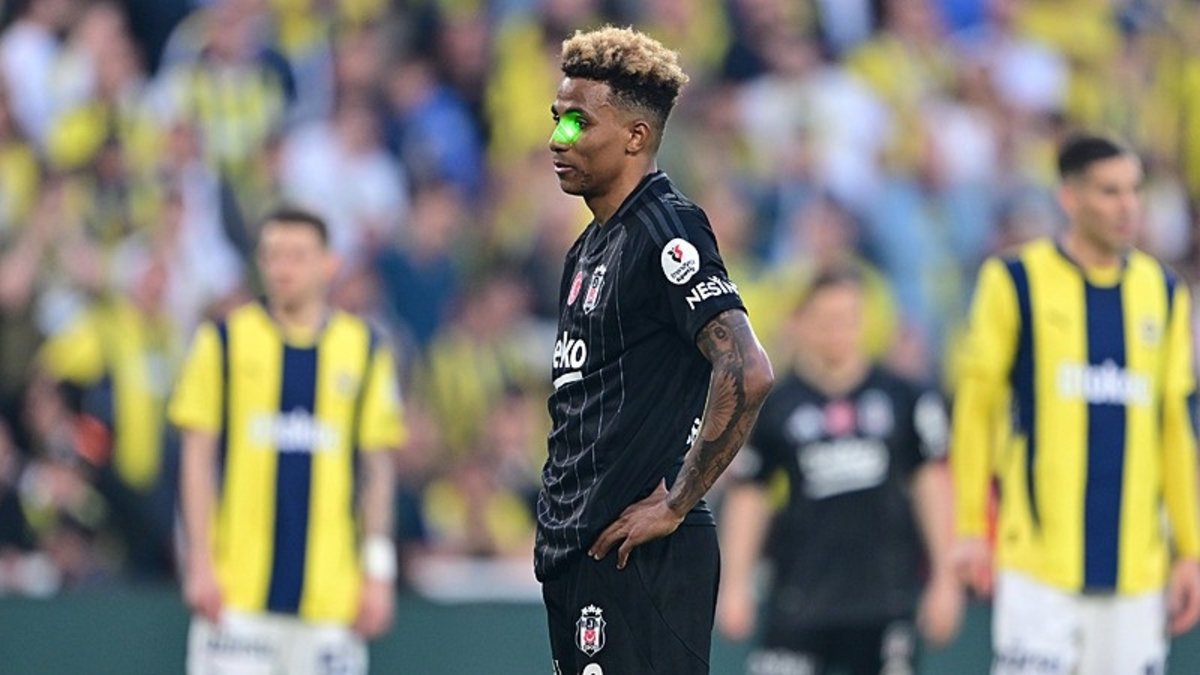 Gedson Fernandes'e lazer tutan taraftar gözaltına alındı Gedson Fernandes'e lazer tutan taraftar gözaltına alındı